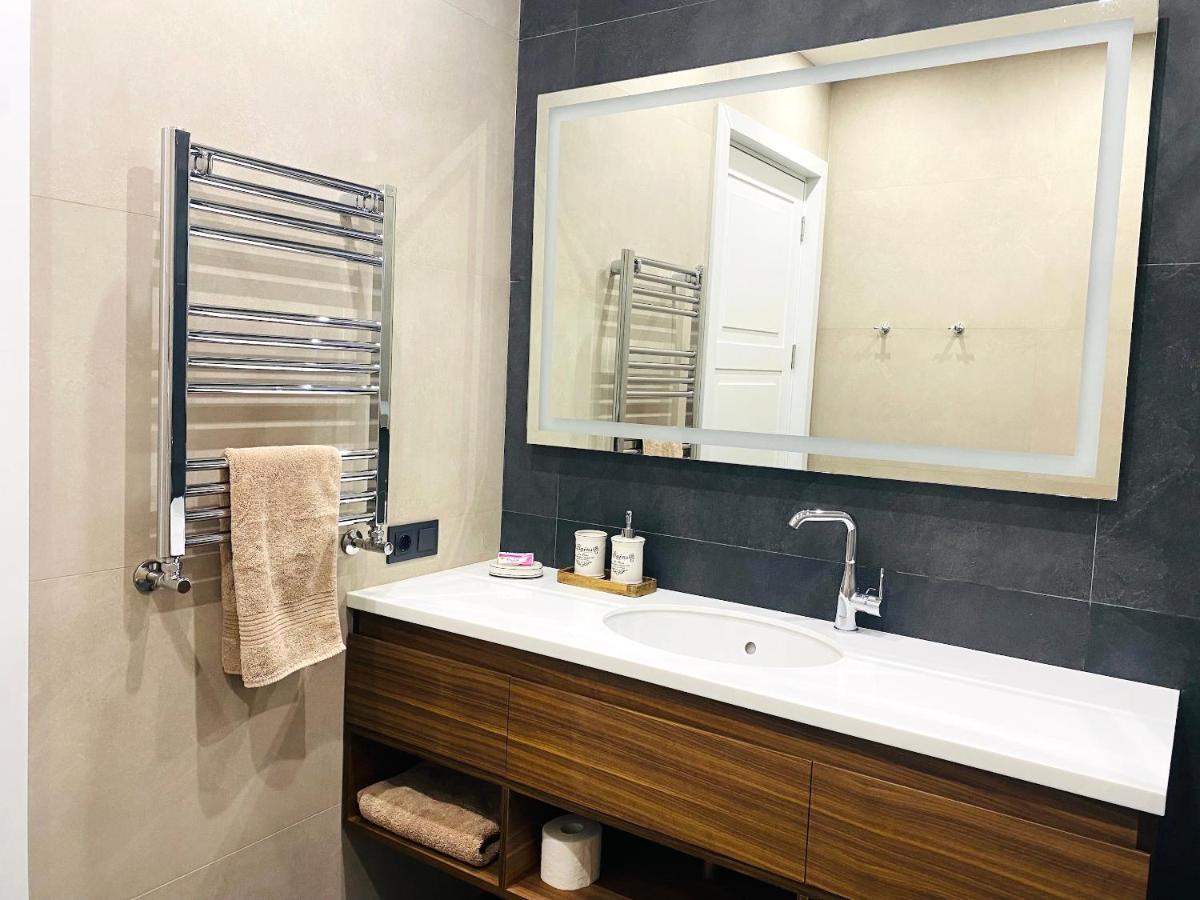 Heart Of Yerevan - City Center Luxury Apartments Екстер'єр фото