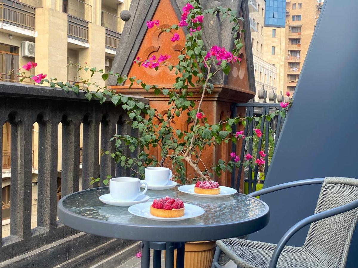 Heart Of Yerevan - City Center Luxury Apartments Екстер'єр фото